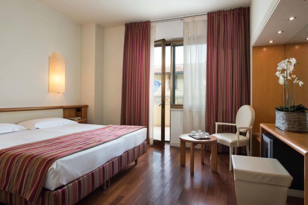 hotel-londra-florence-1lieu1salle-reunion.jpg