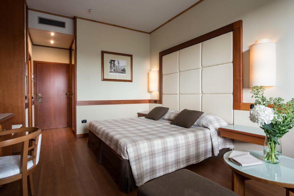 hotel-londra-florence-1lieu1salle-reunions.jpg