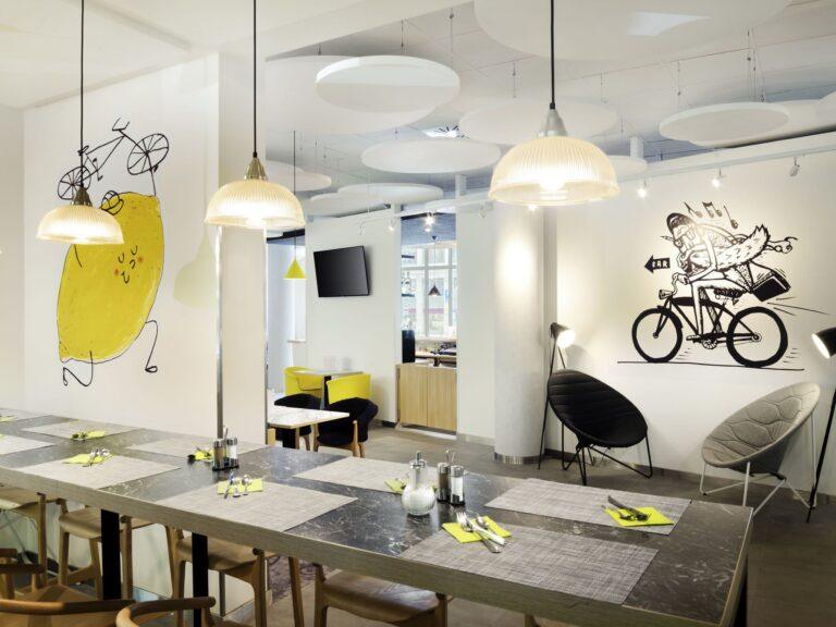 https://www.accorhotels.com/2025