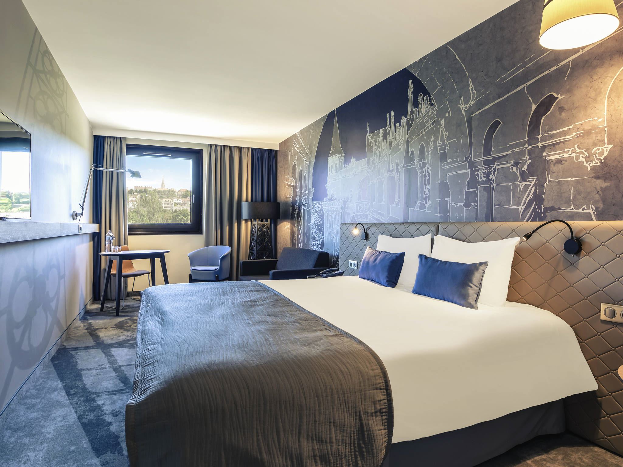 https://www.accorhotels.com/1688