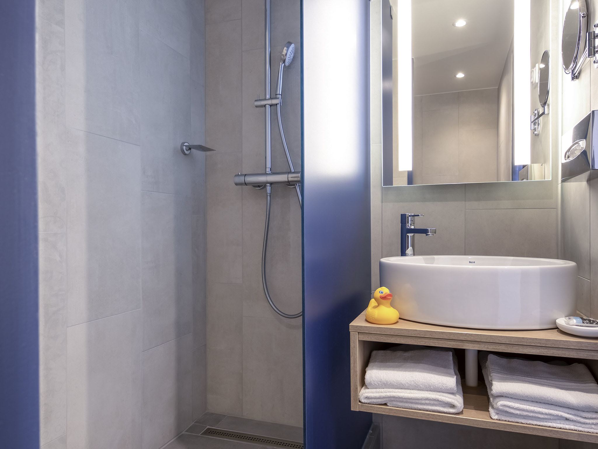 https://www.accorhotels.com/1688