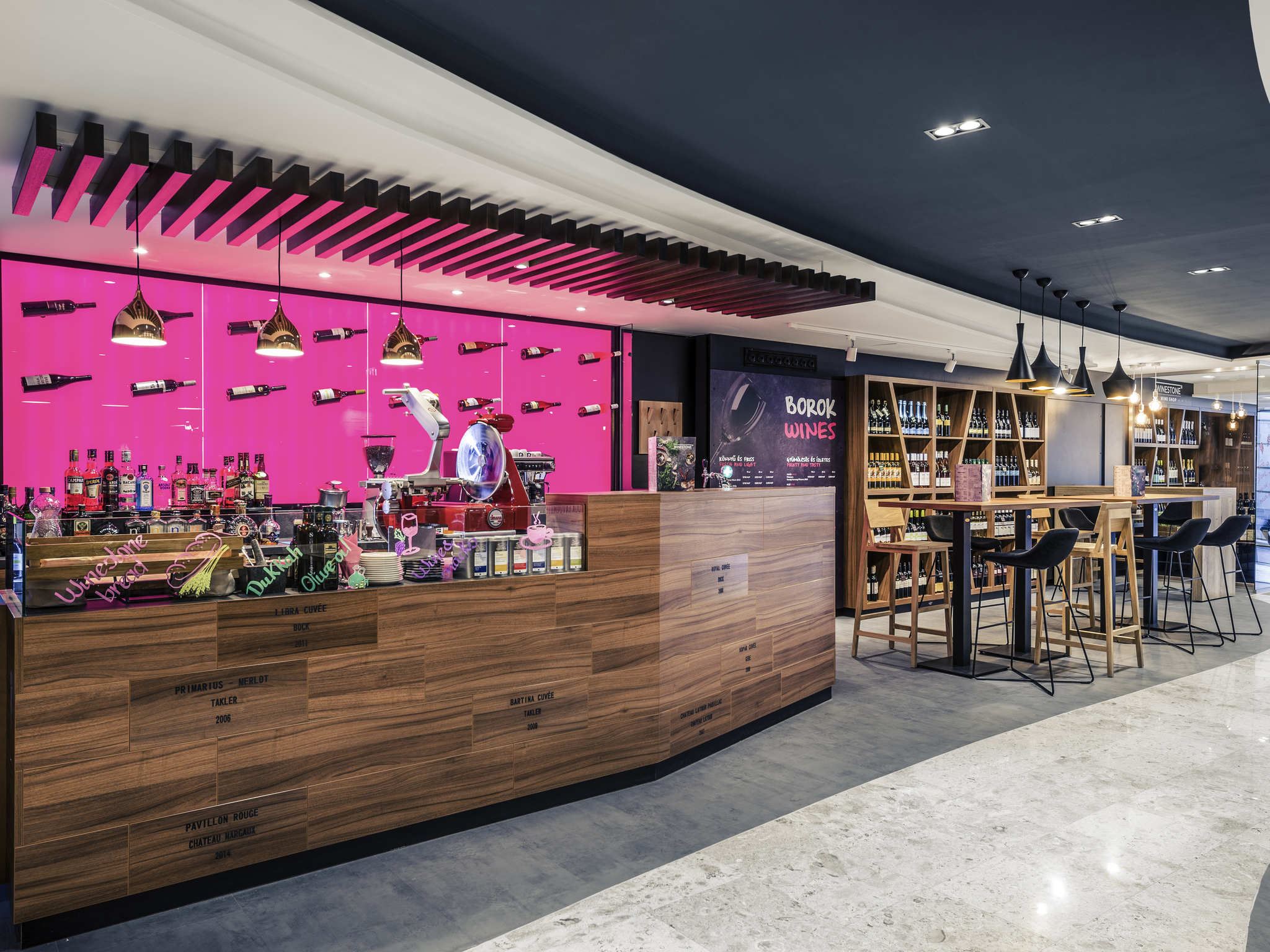 https://www.accorhotels.com/6565
