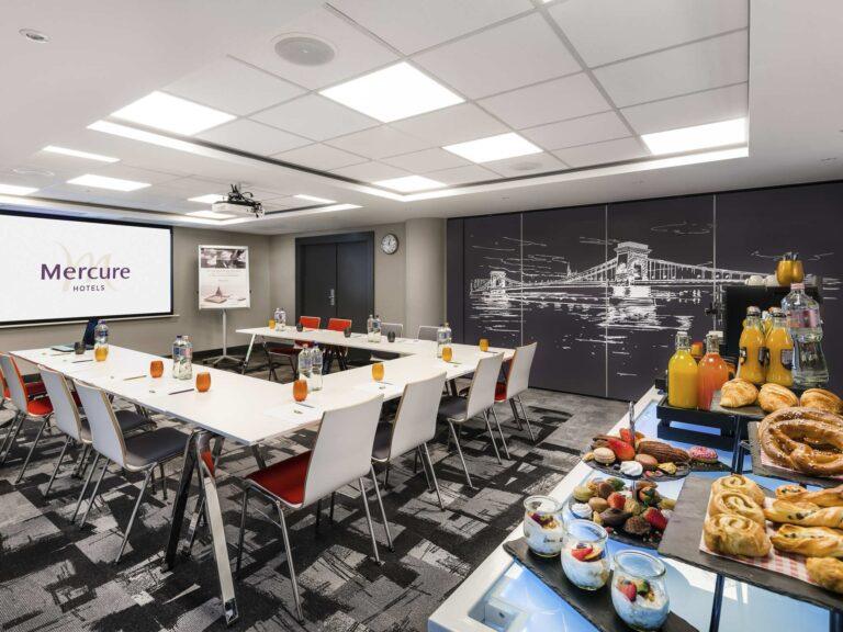 https://www.accorhotels.com/1765
