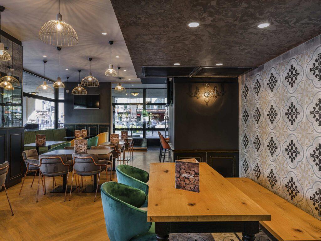 https://www.accorhotels.com/1765