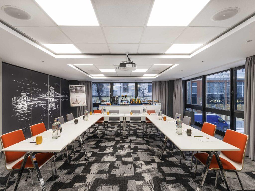 https://www.accorhotels.com/1765
