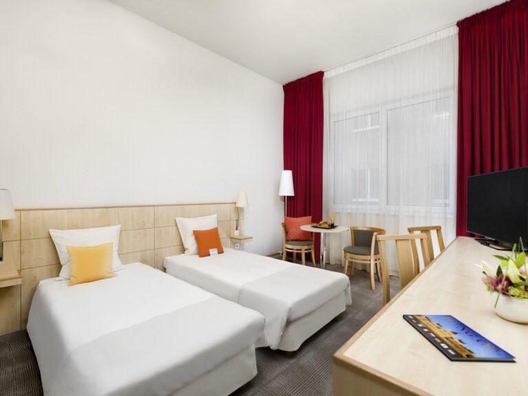 https://www.accorhotels.com/3560