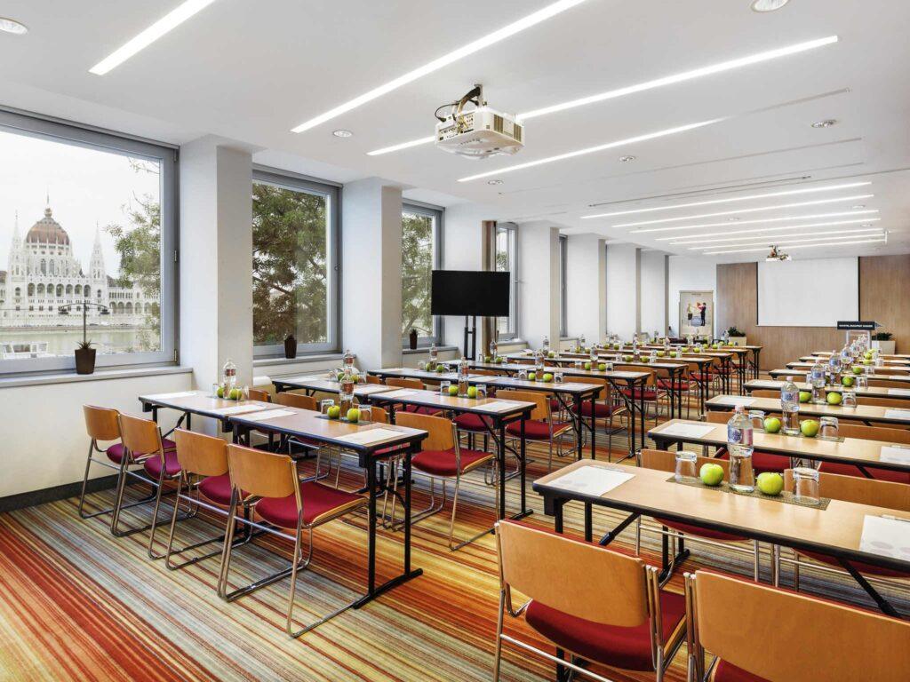 https://www.accorhotels.com/6151