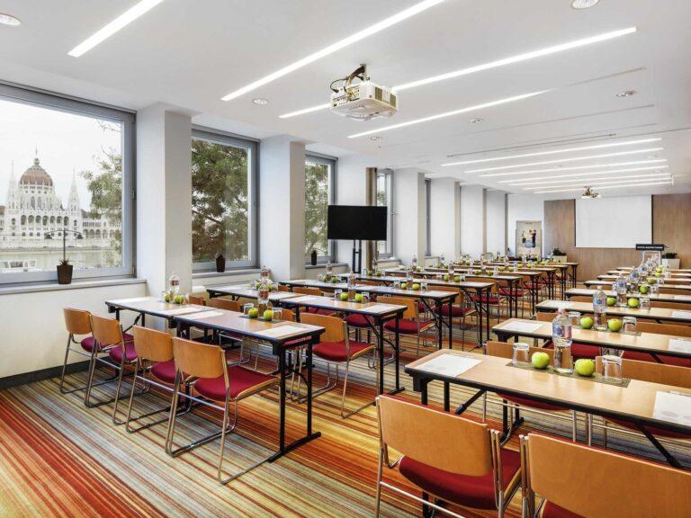 https://www.accorhotels.com/6151