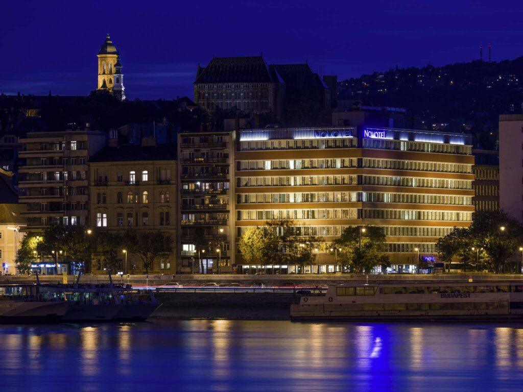 https://www.accorhotels.com/6151