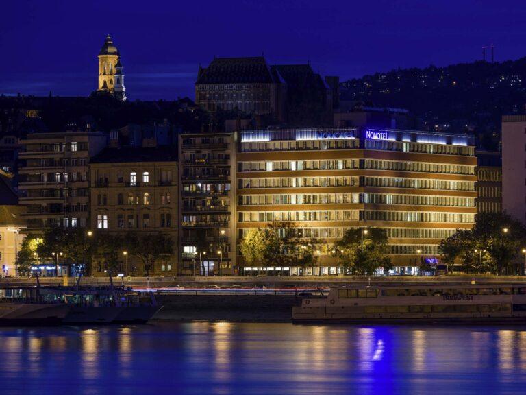 https://www.accorhotels.com/6151