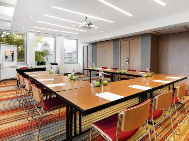 https://www.accorhotels.com/6151