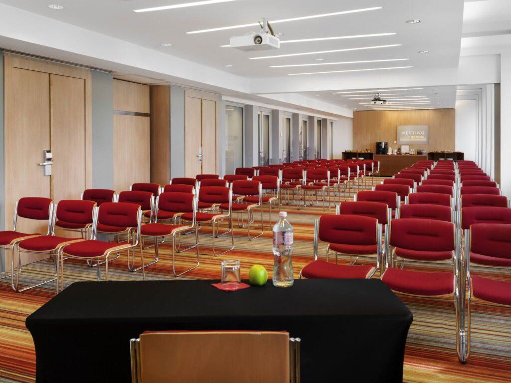https://www.accorhotels.com/6151