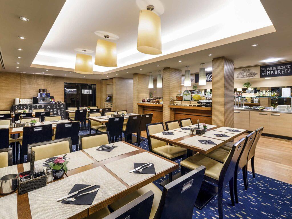 https://www.accorhotels.com/6151