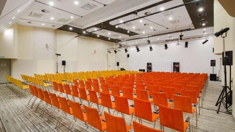 park-inn-radisson-budapest-1lieu1salle-meetings.jpg