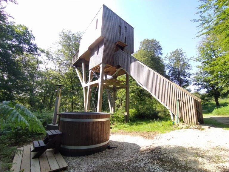 cabane-dans-les-arbres-spa-hebergement-insolite.jpeg