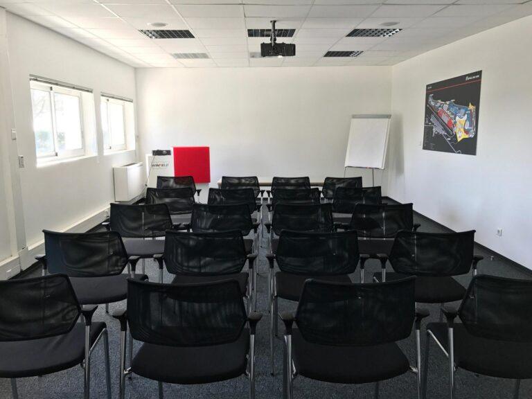 14_Briefing-room-2000x1500-1.jpg