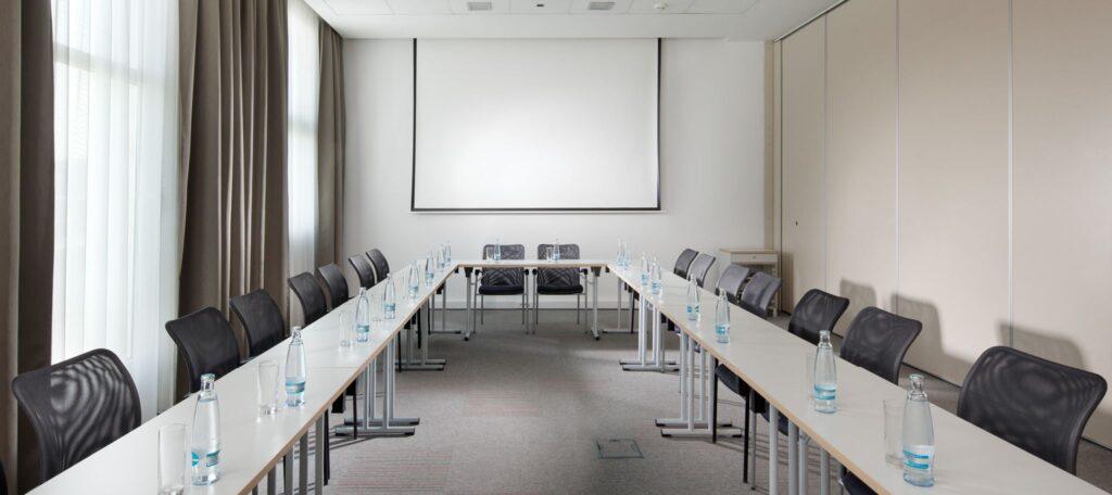 comfort-olomouc-centre-1lieu1salle-meeting.jpg