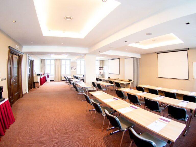 https://all.accor.com/7051