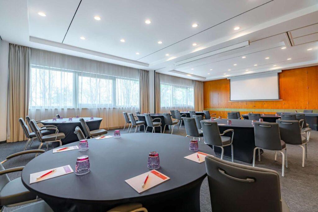 nh-collection-prague-1lieu1salle-meeting.jpg