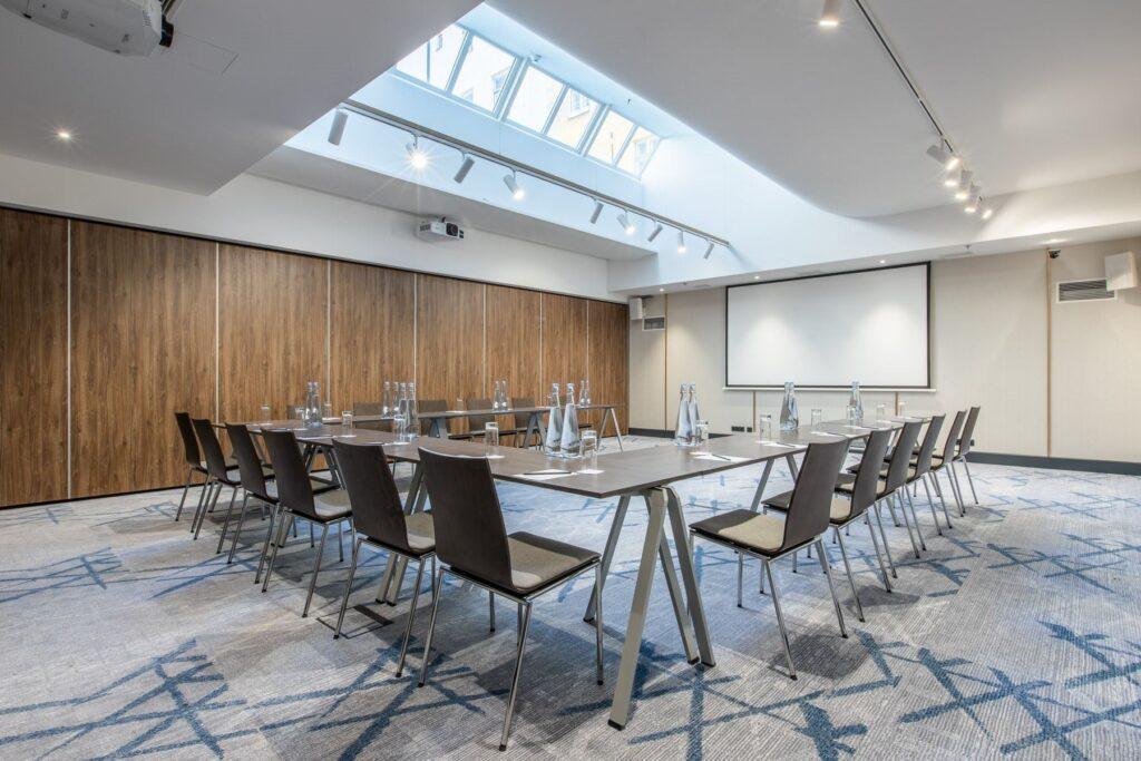 radisson-blu-prague-1lieu1salle-seminaires.jpg