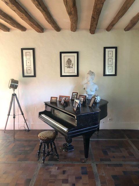 Salon-SaM-Piano-rotated-1.jpg