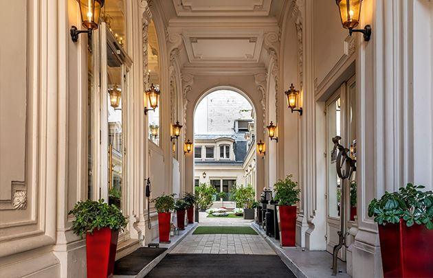 Chateauform-Monceau-Rio-Entree-630x405-©-Chateauform.jpg