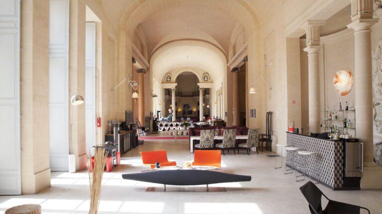 Chateauform-chateau-rochefort-1lieu1salle-hall.jpg