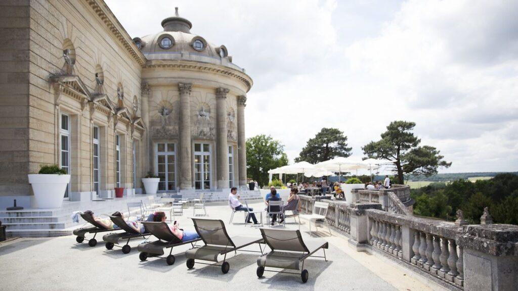 Chateauform-chateau-rochefort-1lieu1salle-terrasse.jpg