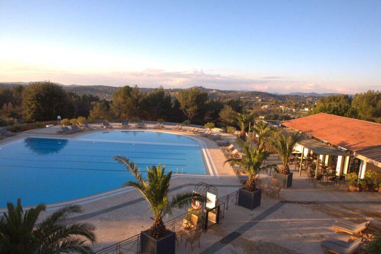Club-Med-Opio-Provence-1lieu1salle-piscine2.jpg