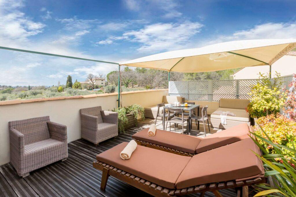 Club-Med-Opio-Provence-1lieu1salle-terrasse.jpg