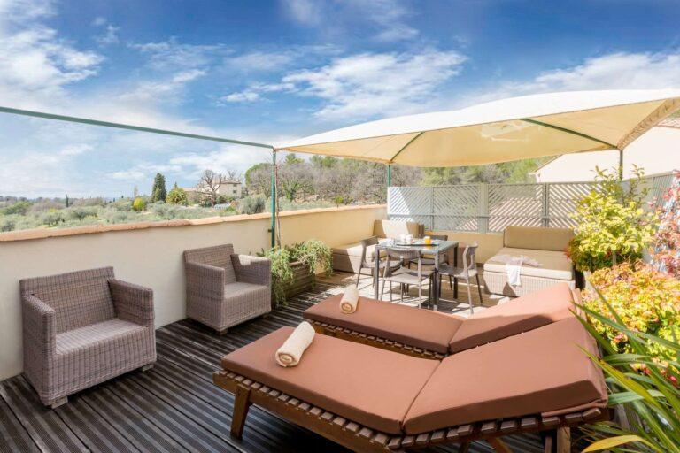 Club-Med-Opio-Provence-1lieu1salle-terrasse.jpg