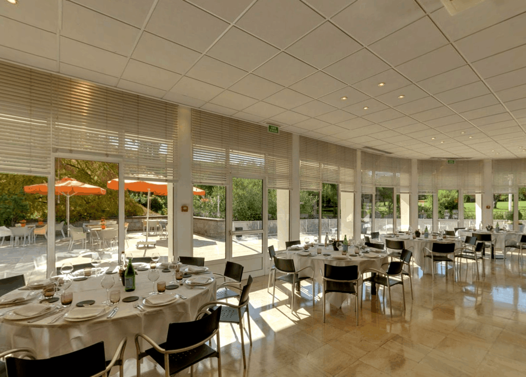 Domaine-saint-paul-1lieu1salle-restaurant.png