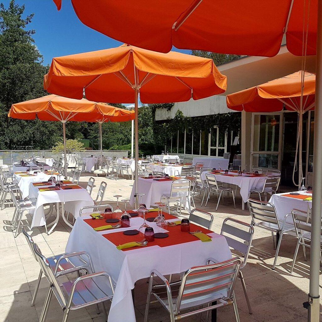 Domaine-saint-paul-1lieu1salle-terrasse.jpg