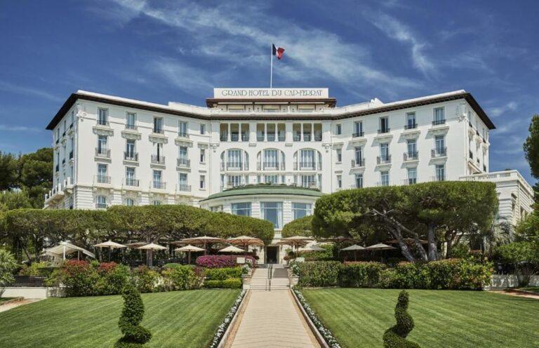 Grand-hotel-cap-ferrat-1lieu1salle-batiment.jpg