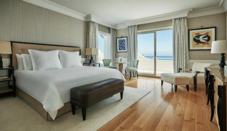 Grand-hotel-cap-ferrat-1lieu1salle-chambre.jpg