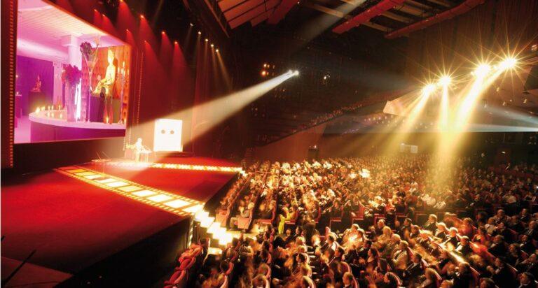 Palais-Festivals-Cannes-1lieu1salle-Auditorium-Louis-Lumiere.jpg