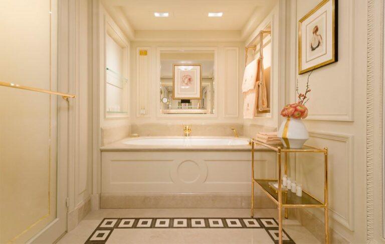 Ritz-Paris-1lieu1salle-Salle-Bain.jpg