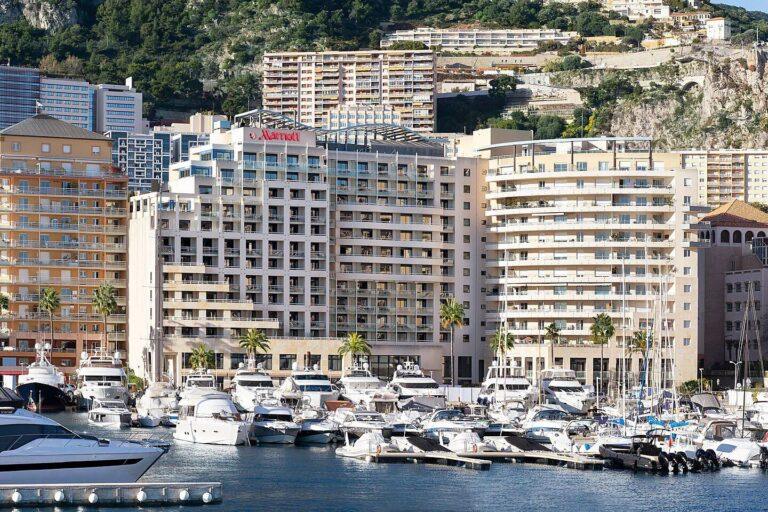 Riviera-Marriott-Porte-Monaco-1lieu1salle-batiment.jpg