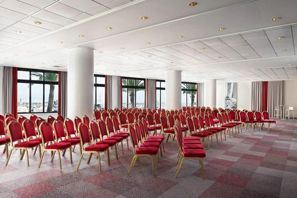Riviera-Marriott-Porte-Monaco-1lieu1salle-theatre-1.jpg