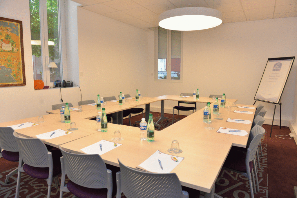 Salle-seminaire-scaled-1.gif