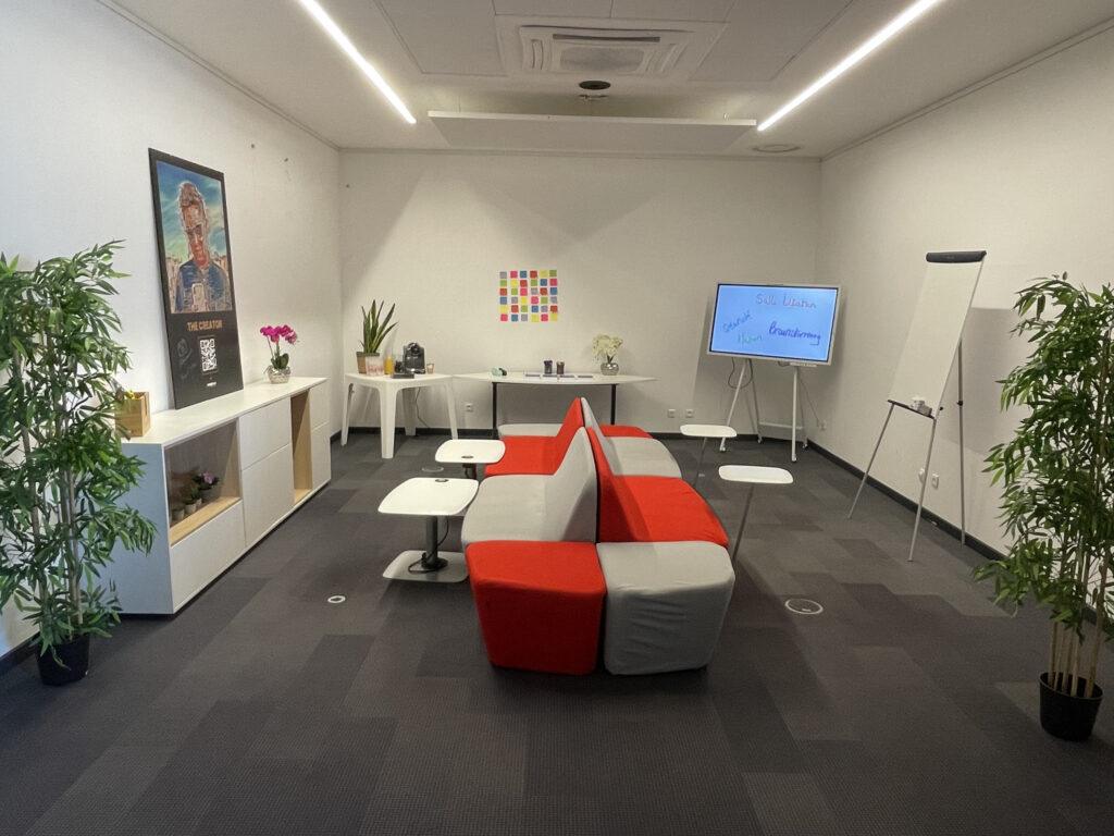 SALLE-IDEATION-format-detente-scaled-1.jpg