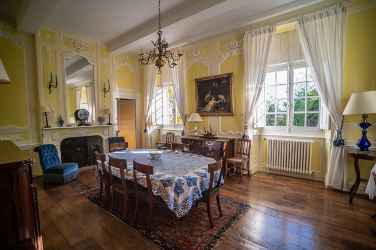 4-Salle-à-manger-corsaire-Basse-Flourie-Saint-Malo-4-scaled-1.jpg