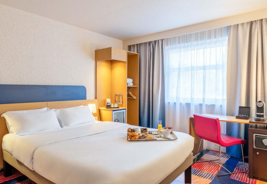 hotel-lyon-nord-4-etoiles_4716_V2_accessible-room.jpg
