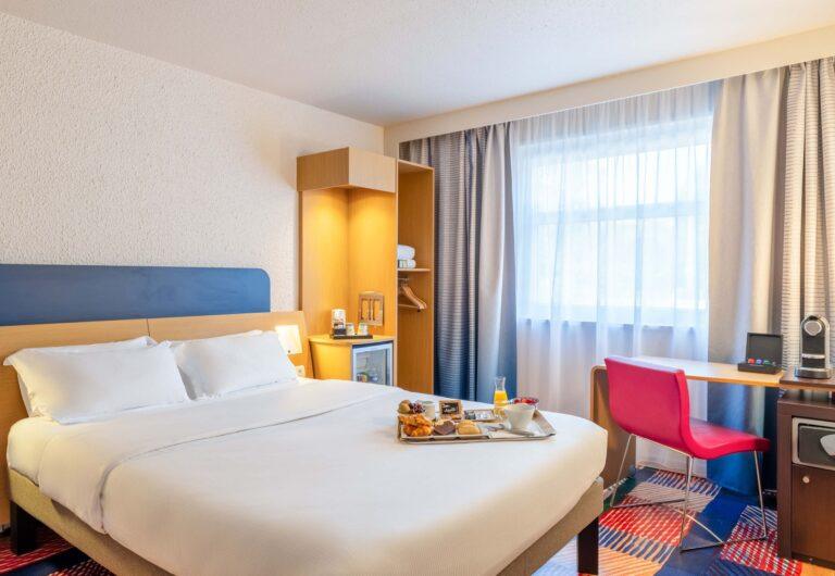 hotel-lyon-nord-4-etoiles_4716_V2_accessible-room.jpg