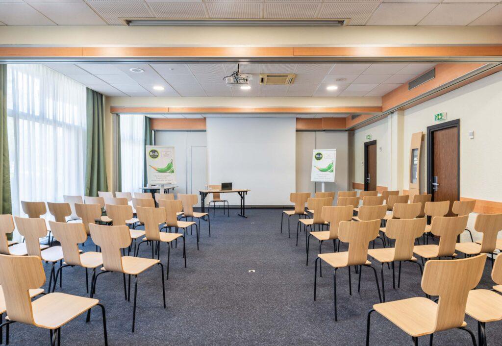 hotel-lyon-nord-4-etoiles_4716_V2_meeting-room.jpg