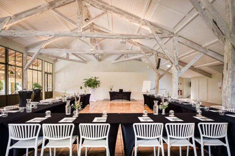 Salle-de-seminaire-en-U-face-scaled-1.jpg
