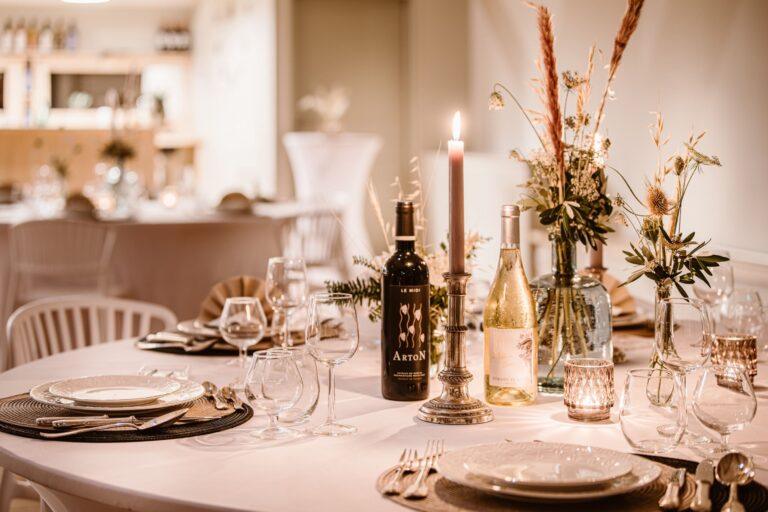 salle-mariage-table-dresse-scaled-1.jpg