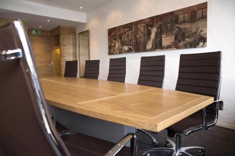 huus-gstaad-1lieu1salle-conferences.jpg