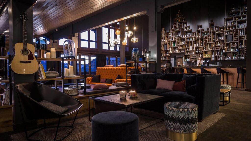 huus-gstaad-1lieu1salle-event.jpg