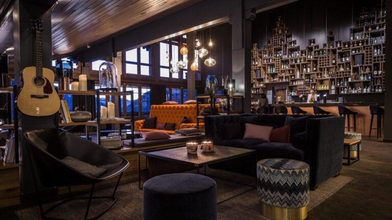 huus-gstaad-1lieu1salle-event.jpg